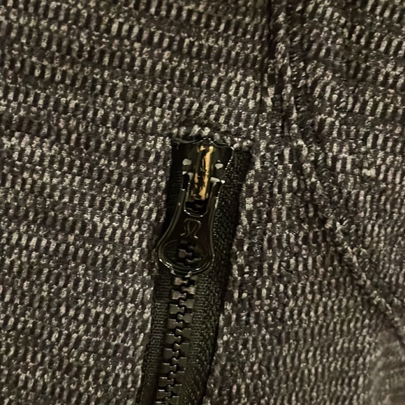 Lululemon Define Jacket - dark heathered grey - size 6 - Picture 2 of 5